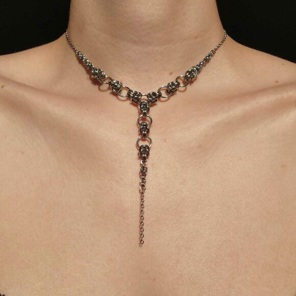Gothic silver rosary chainmail necklace with a small silver chain - Picture 3 of 7